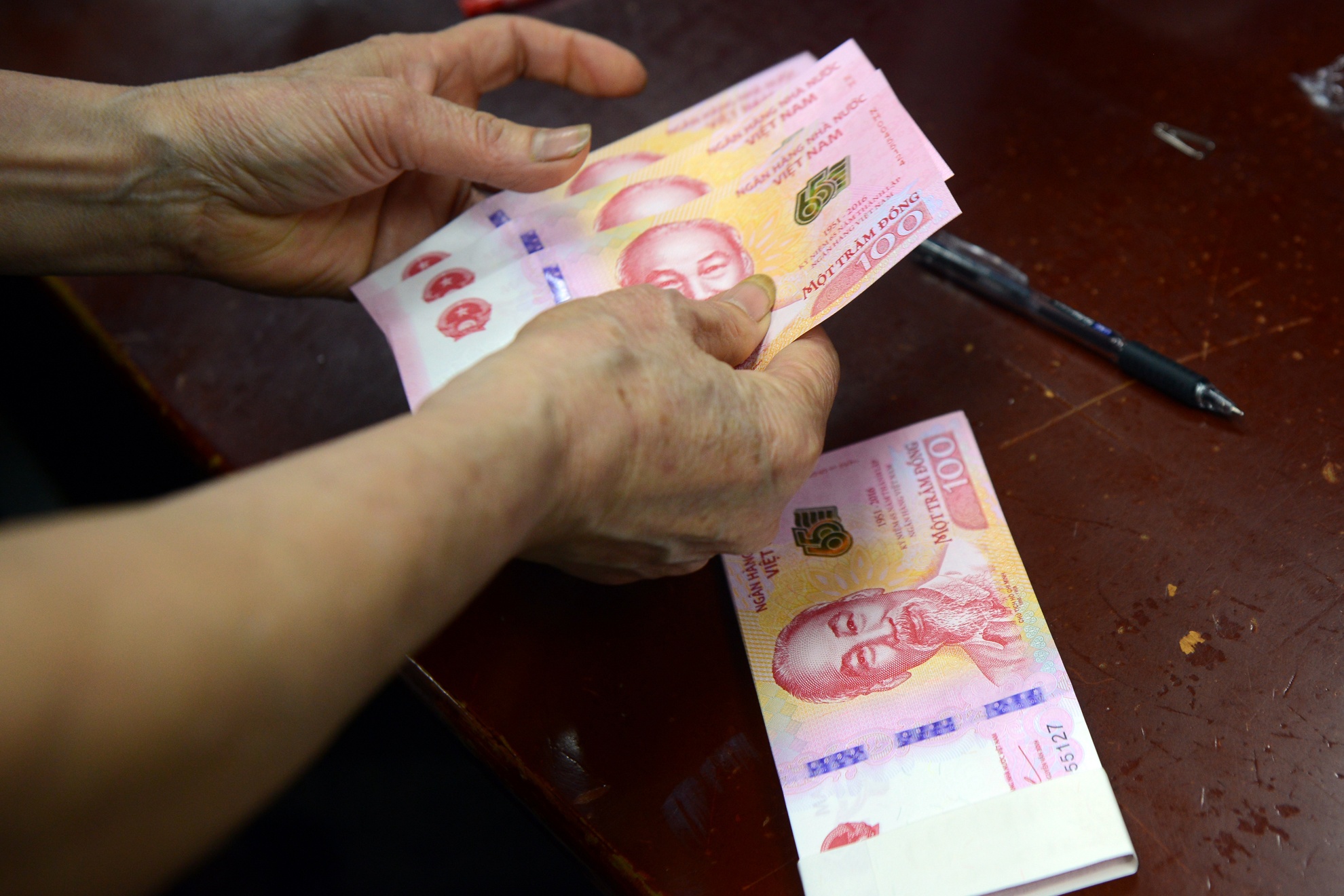 tien luu niem 100 dong anh 10