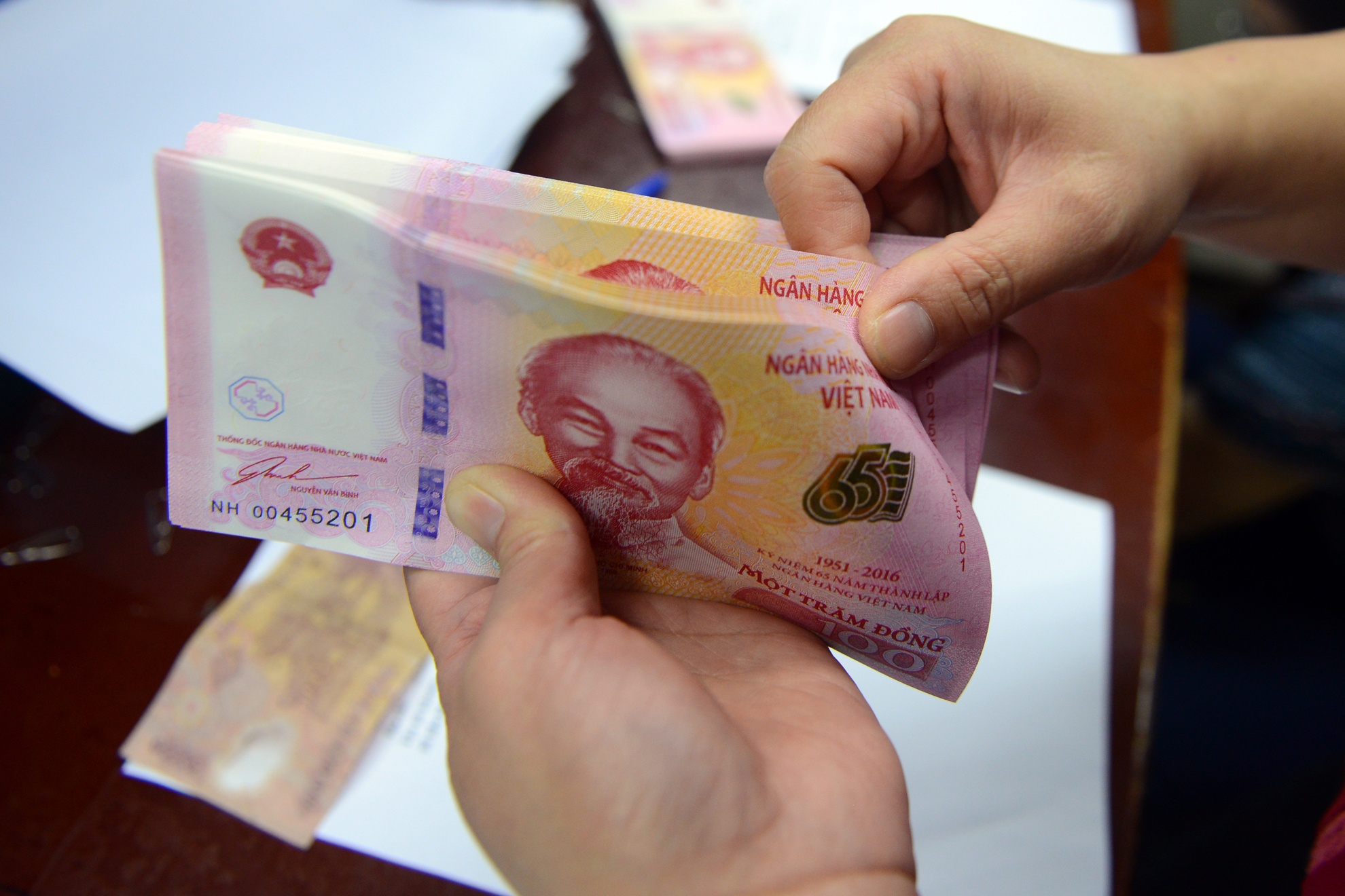 tien luu niem 100 dong anh 1