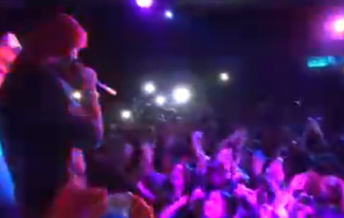 Clip fan nu phat cuong vi 'trai dep bi truc xuat' hinh anh
