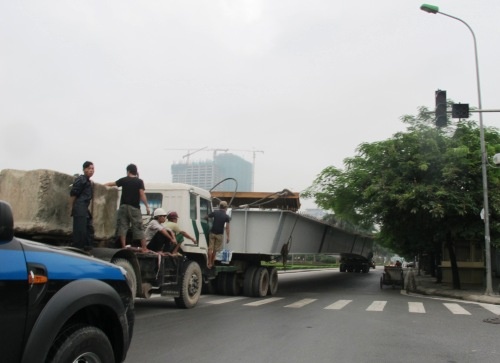 So GTVT Ha Noi: Dam cau vuot khong roi, chi tuot xuong hinh anh