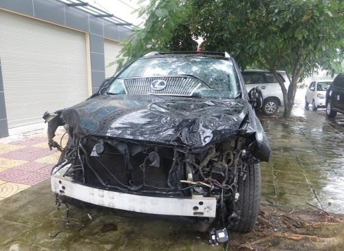 Nguoi lai xe dien Lexus la 'dai ca' dat Cang hinh anh