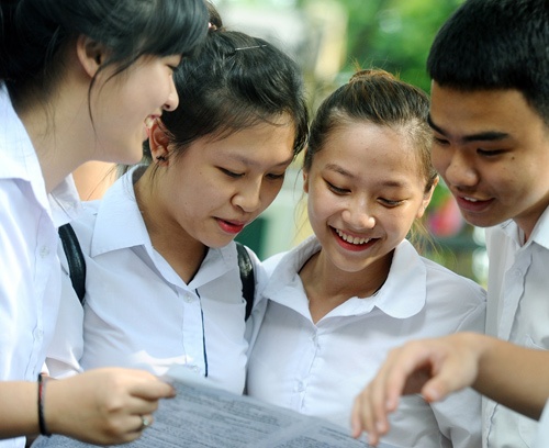Gan 150 truong cong bo diem chuan chinh thuc hinh anh
