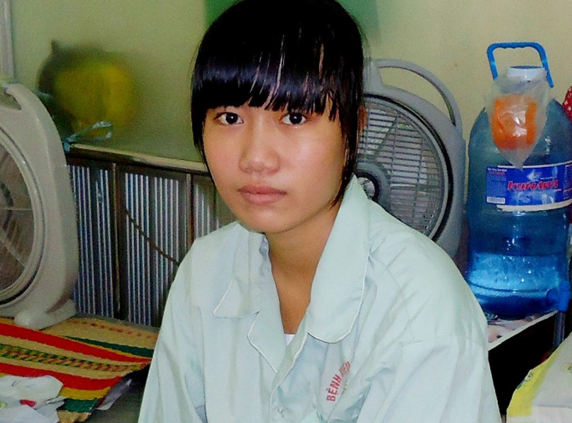 So phan tro treu cua co be O Xin do 2 truong dai hoc hinh anh