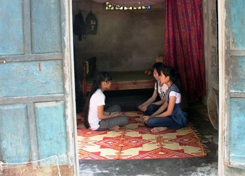 Can nha 10m2 cua co be O Xin do 2 truong dai hoc hinh anh