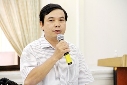 Khong the cam nu giao vien mac vay den truong hinh anh