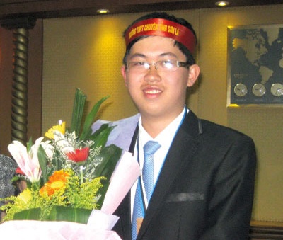 Chang trai ‘vang’ Vat ly duoc tang Huan chuong lao dong hinh anh
