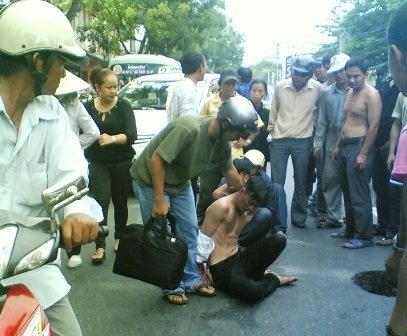 Hai vu cuop giat hang tram trieu giua pho Sai Gon hinh anh