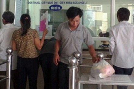 10 giay 'nhan ban' xong mot giay kham suc khoe hinh anh