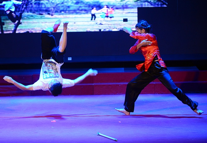 Nu sinh 'tung chuong' cuu van dem tai nang Hoa khoi SV hinh anh