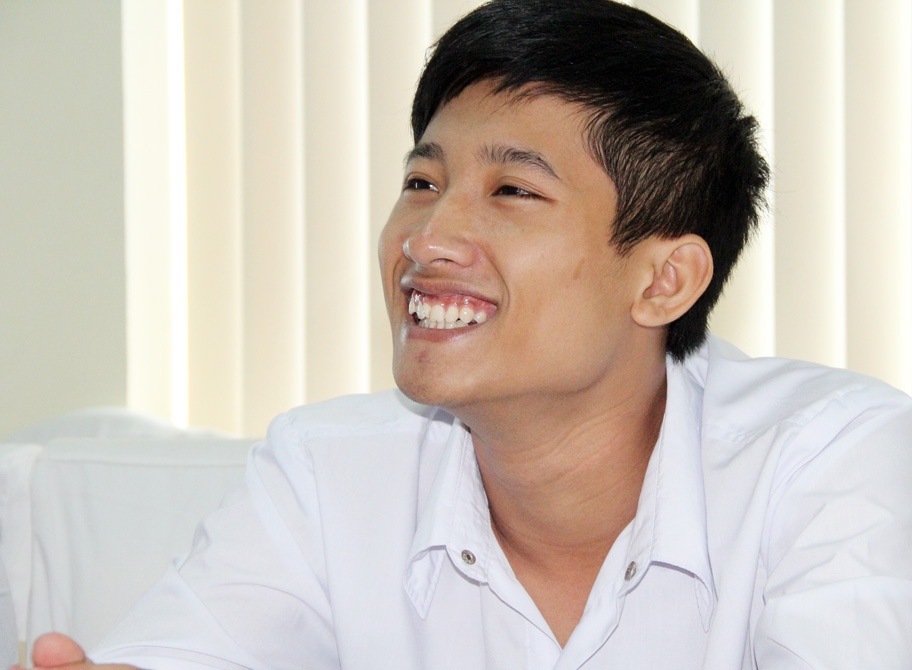 Thu khoa DH Y co nhieu ban gai theo duoi hinh anh