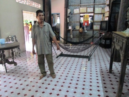 Trom khieng bo truong ky bac ti giua dem hinh anh