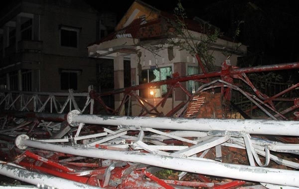 Gio bao lam gay tru angten, 2 nguoi chet tai Quang Binh hinh anh