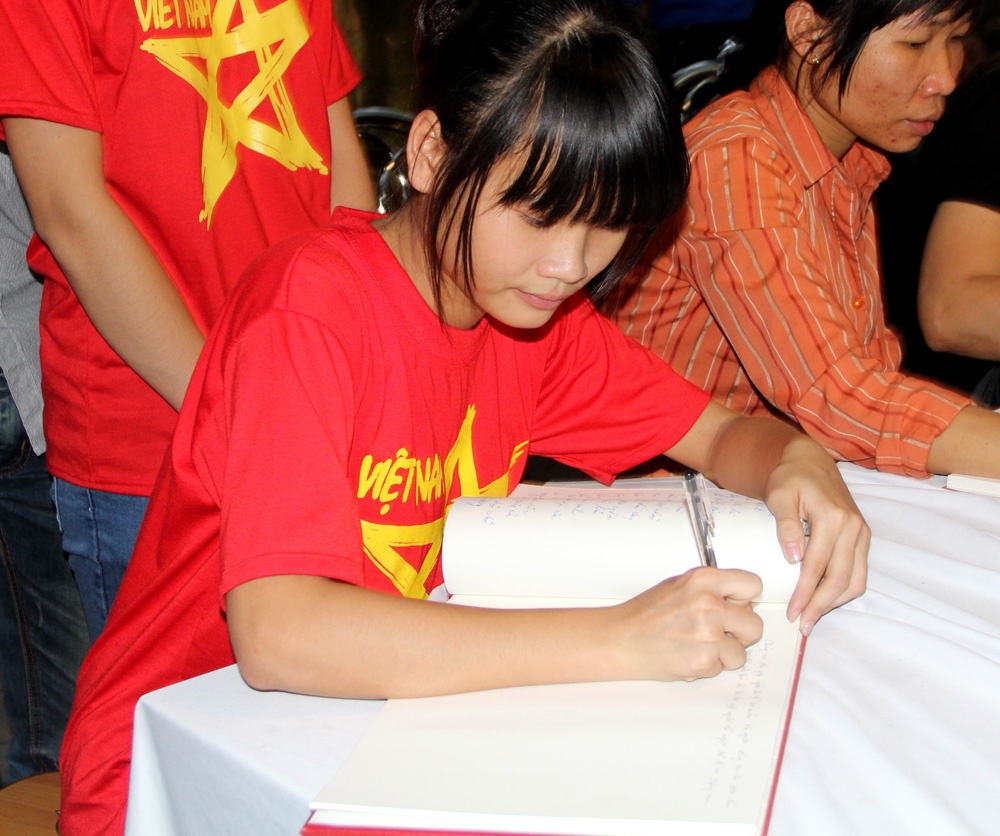 Luu but xuc dong cua gioi tre trong so tang Dai tuong hinh anh