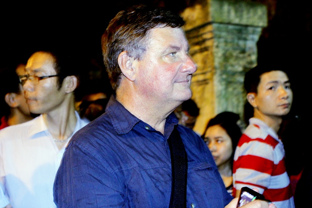 Nha bao Uc bay den Viet Nam chi de vieng Dai tuong hinh anh