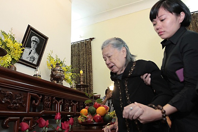 Hinh anh nguoi than trong le tang Dai tuong hinh anh