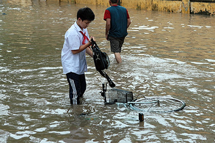 Bo GD yeu cau dam bao tinh mang hoc sinh vung bao hinh anh