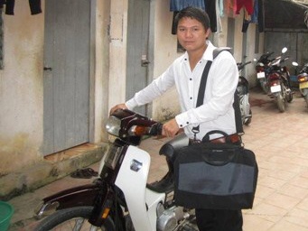 No ra tranh cai chuyen ban gai doi bo vi di xe Dream hinh anh