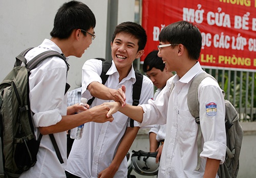 Thi tot nghiep THPT chi con hai mon hinh anh