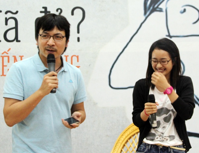 Sinh vien cuoi nghieng nga vi GS Cu Trong Xoay hinh anh