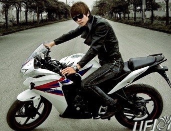 Chang sinh vien Viet bat chuoc tho san Lee Min Ho hinh anh