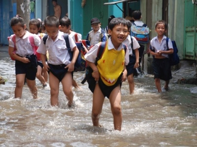 Hon mot trieu hoc sinh Ha Noi nghi hoc tranh bao hinh anh