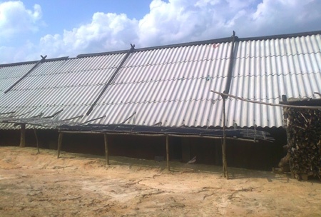 Ngoi nha 45 nguoi sinh song hinh anh