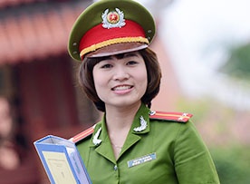 Co giao xinh dep cua hang ngan sinh vien truong Canh sat hinh anh