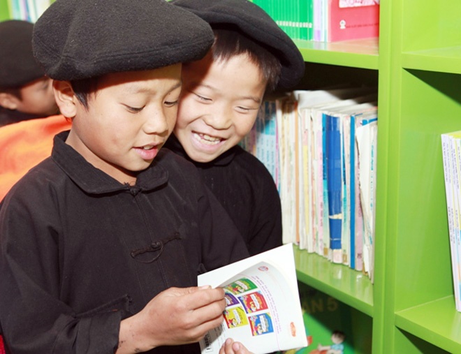 Hoc sinh tieu hoc gop 2 ty dong tang tre em ngheo hinh anh