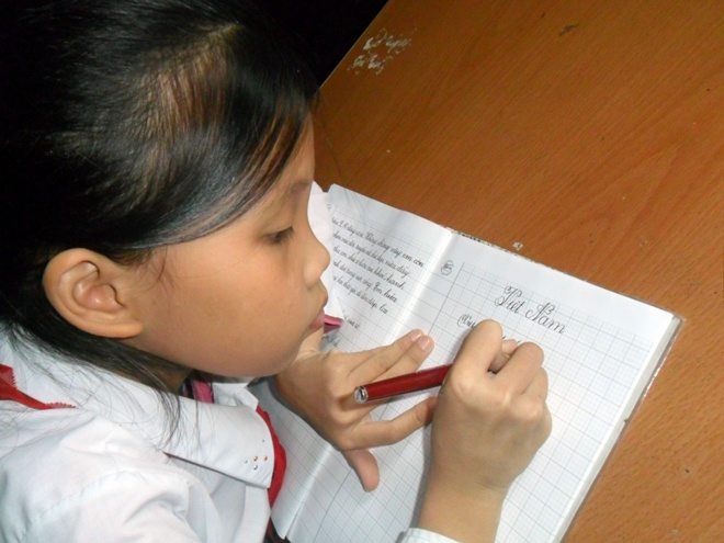 chữ đẹp, tranh, cô bé, lớp 3