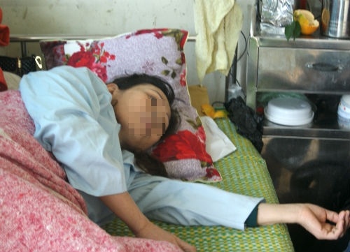 Co giao tran tinh vu danh lon voi phu huynh tren lop hinh anh