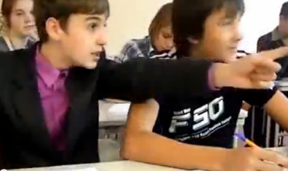 Clip: 'Troll' thang ban cuoi vo bung hinh anh