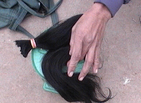 Su that nu sinh bi ‘cuop toc’ hinh anh