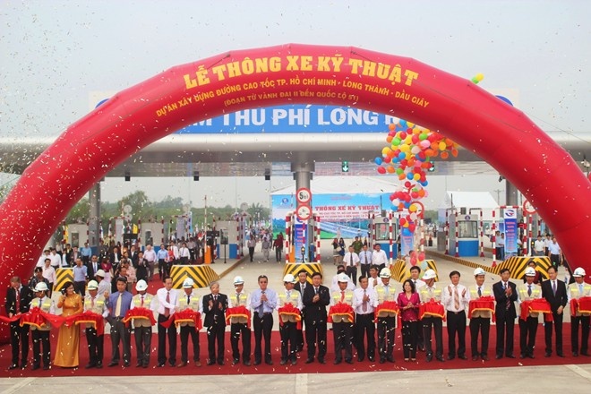 Nhan khuyet diem tai le thong xe duong cao toc hinh anh