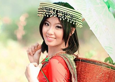 Ve dep cuon hut cua thieu nu H'Mong trong tiet troi xuan hinh anh