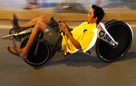 Teen Sai thanh thich thu voi xe dap nam hinh anh