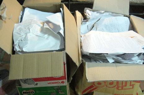 Lay o to cho giay vun den truong nop cho con hinh anh