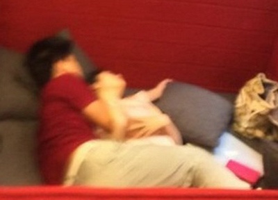 Teen than nhien om hon trong lop hoc khong phai vi yeu hinh anh