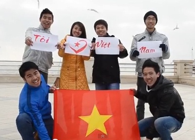 Clip du hoc sinh Viet o 16 nuoc chuc Tet hinh anh