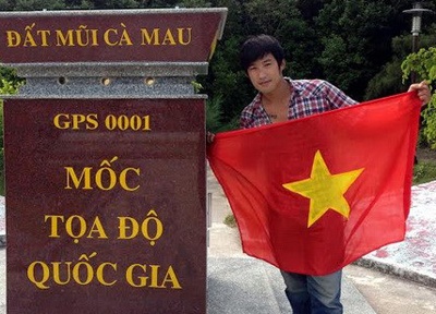 Chang trai Nhat mot minh di xuyen Viet bang xe may hinh anh