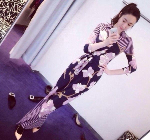 Đôi chân dài như siêu mẫu.