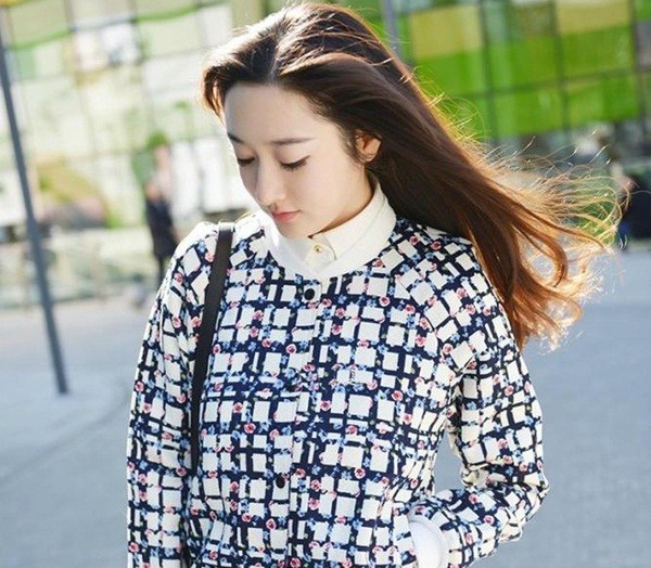 Xiao Zhang Shuyuan giản dị, xinh xắn ngoài đời thường.