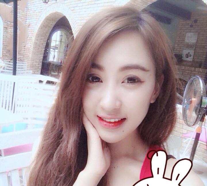 Những bức ảnh của cô giáo trẻ xinh đẹp này đã khiến nhiều người không khỏi trầm trồ vì vẻ đẹp cuốn hút.