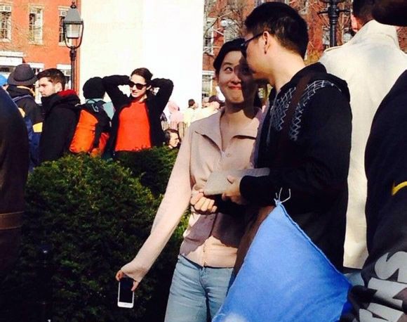 Thời gian trước, cư dân mạng từng rộ tin đồn về mối quan hệ trên mức bạn bè, anh em giữa Trạch Thiên và đại gia Cường Đông.