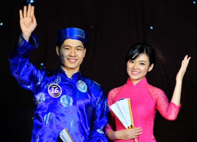 Co gai gioi vo dang quang hoa khoi HV Ngoai giao hinh anh