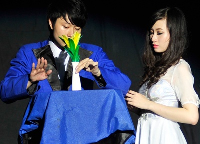 Sinh vien Ngoai giao vua nhay hiphop vua dien ao thuat hinh anh