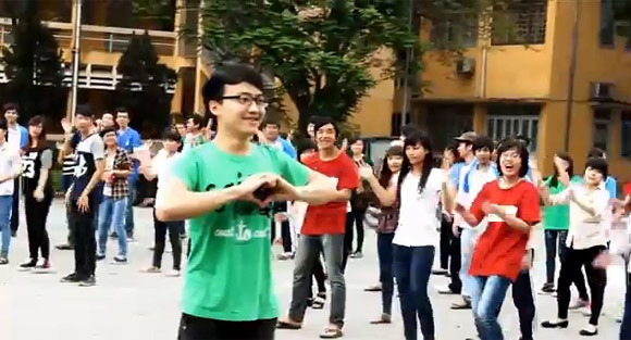 Nam sinh Bach khoa to tinh, ru ban gai di hien mau hinh anh