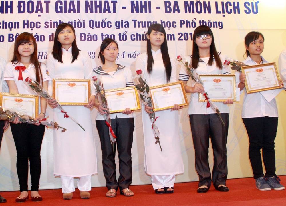 Lan dau tien Ha Noi co hoc sinh dat giai nhat quoc gia Su hinh anh