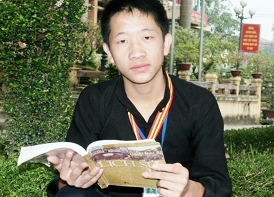 Cau be H’Mong dau tien dat giai nhi quoc gia mon Su hinh anh