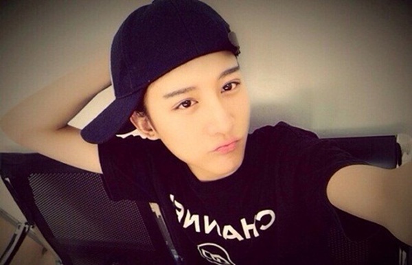 Hình ảnh Tiểu Xán khi là một chàng trai.