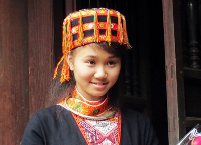 Nu sinh nguoi Dao duoc dac cach vao dai hoc hinh anh